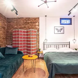 Old Town Studio Stylish & Central Тбилиси
